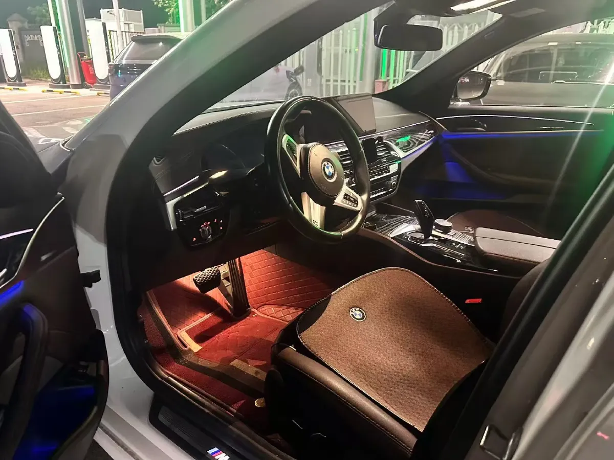 2022 BMW 5 Series 2.0T 252HP L4 8AT,autocango,china used car exporter,china ev exporter,chinese used car exporter,chinese used ev exporter
