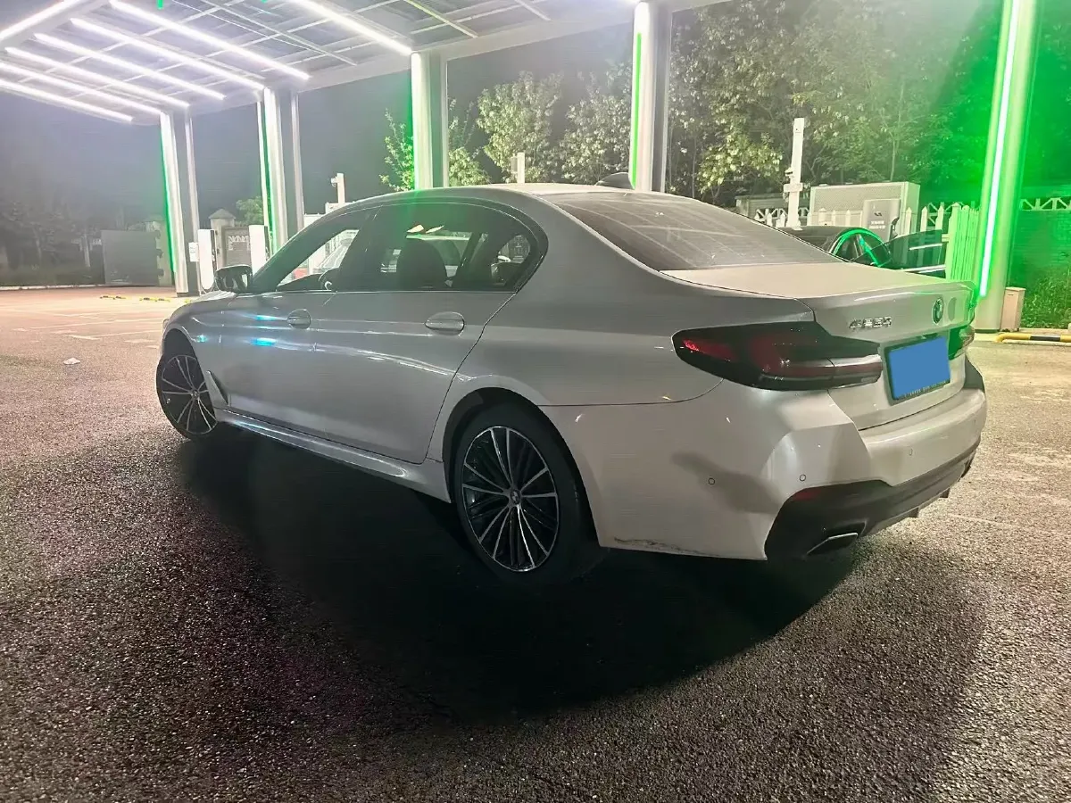 2022 BMW 5 Series 2.0T 252HP L4 8AT,autocango,china used car exporter,china ev exporter,chinese used car exporter,chinese used ev exporter
