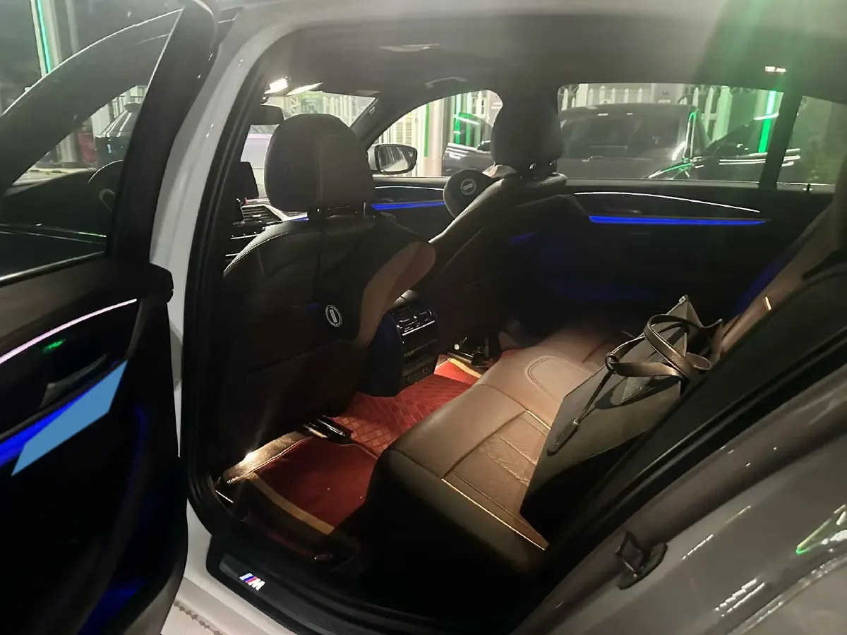 2022 BMW 5 Series 2.0T 252HP L4 8AT,autocango,china used car exporter,china ev exporter,chinese used car exporter,chinese used ev exporter