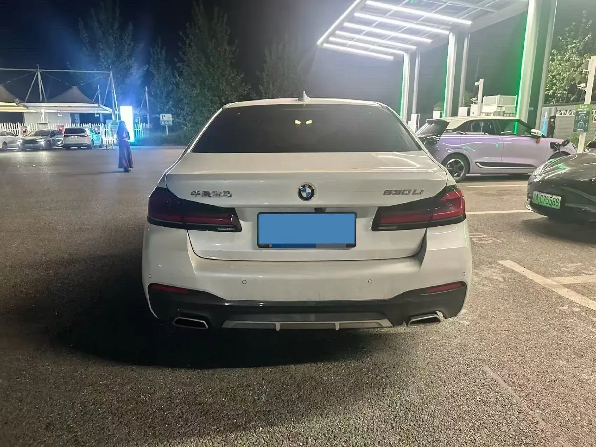 2022 BMW 5 Series 2.0T 252HP L4 8AT,autocango,china used car exporter,china ev exporter,chinese used car exporter,chinese used ev exporter