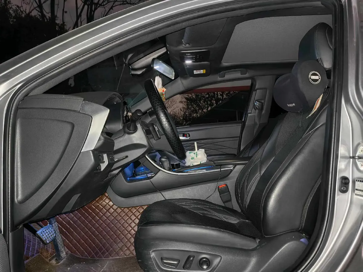 2022 Toyota Avalon 2.5L 209HP L4 8AT,autocango,china used car exporter,china ev exporter,chinese used car exporter,chinese used ev exporter