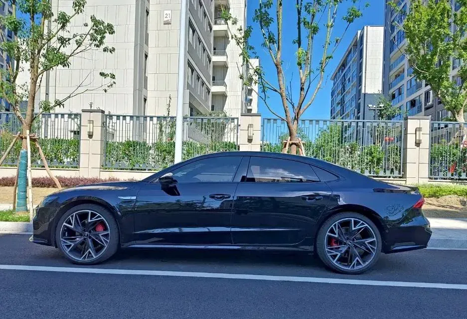 2024 Audi A7L 2.0T 245HP L4 7DCT,autocango,china used car exporter,china ev exporter,chinese used car exporter,chinese used ev exporter