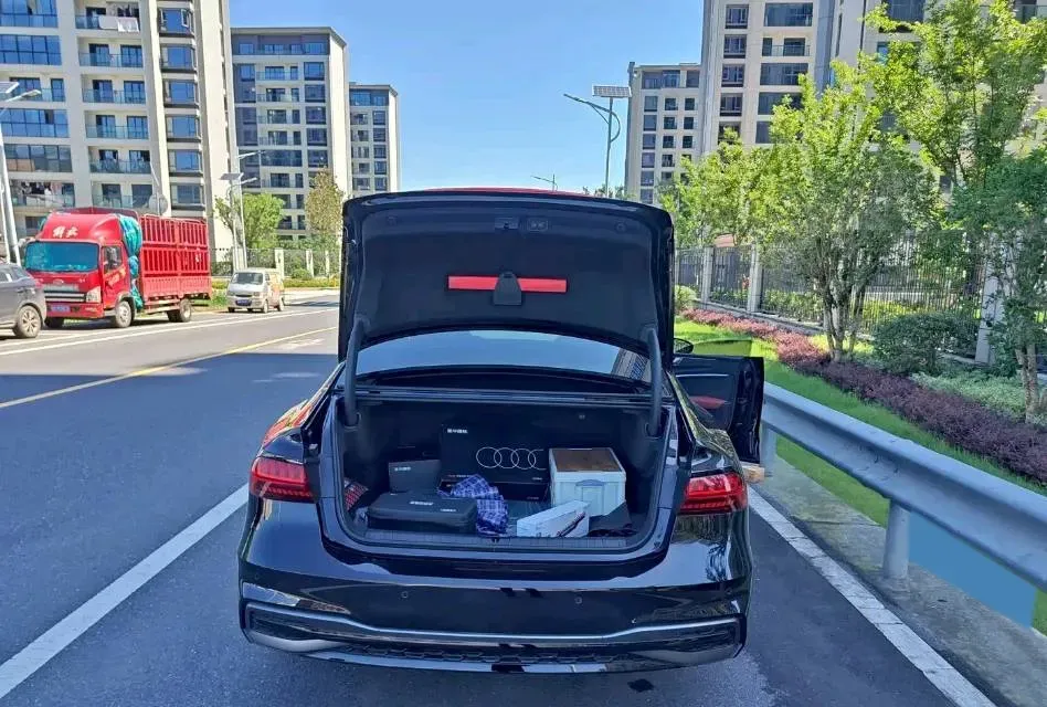 2024 Audi A7L 2.0T 245HP L4 7DCT,autocango,china used car exporter,china ev exporter,chinese used car exporter,chinese used ev exporter