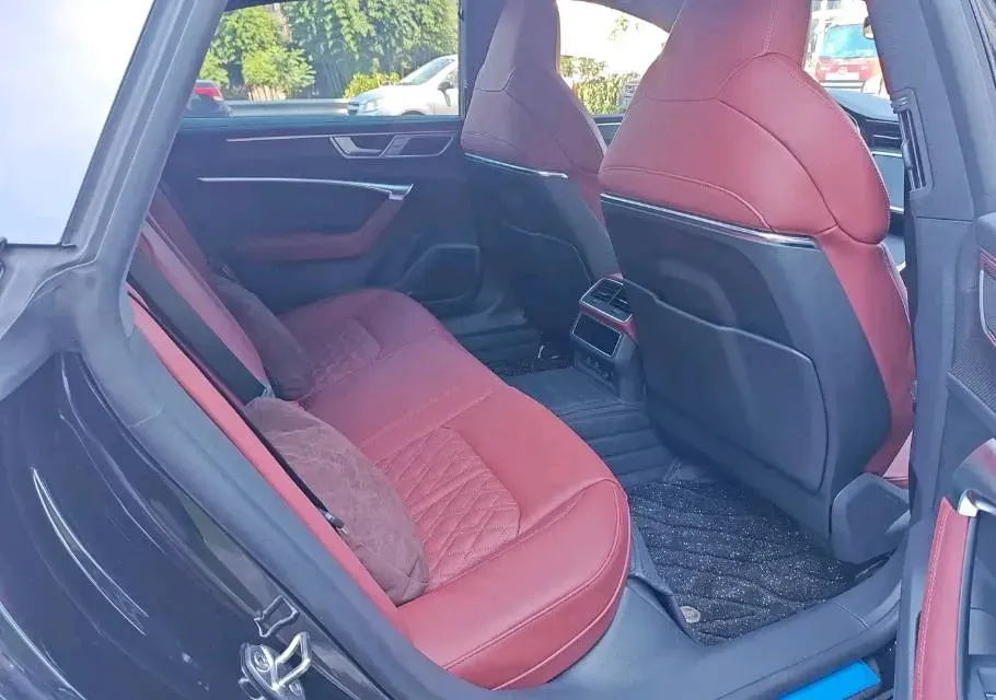 2024 Audi A7L 2.0T 245HP L4 7DCT,autocango,china used car exporter,china ev exporter,chinese used car exporter,chinese used ev exporter