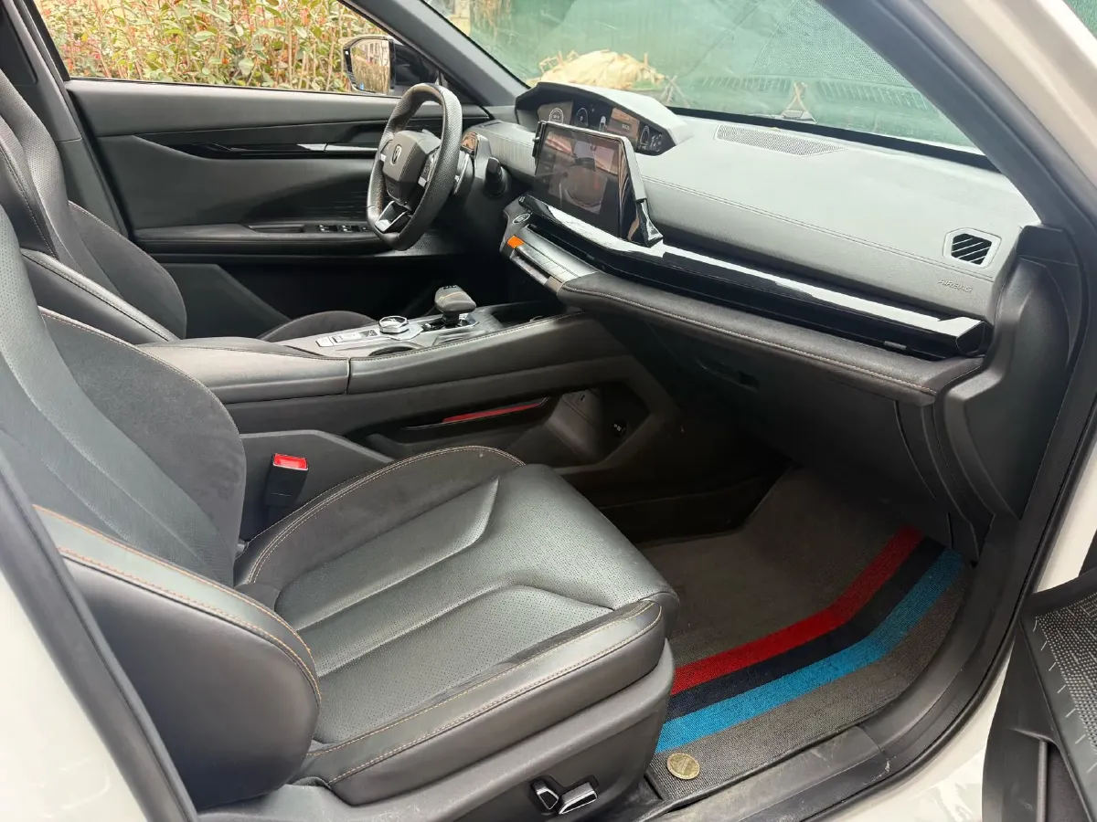 2023 ChangAn UNI-V 2.0T 233HP L4 8AT,autocango,china used car exporter,china ev exporter,chinese used car exporter,chinese used ev exporter