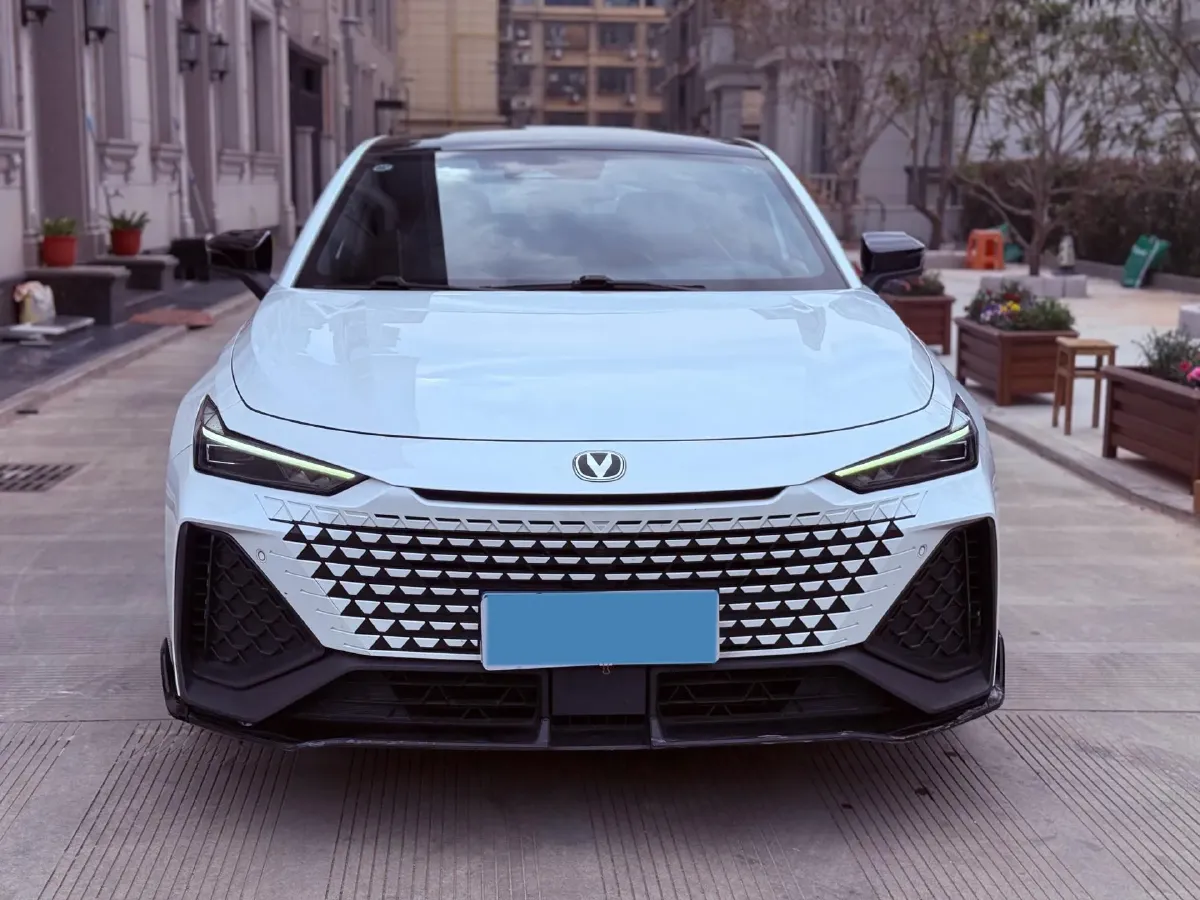 2023 ChangAn UNI-V 2.0T 233HP L4 8AT,autocango,china used car exporter,china ev exporter,chinese used car exporter,chinese used ev exporter