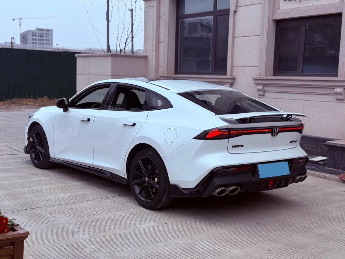 2023 ChangAn UNI-V 2.0T 233HP L4 8AT,autocango,china used car exporter,china ev exporter,chinese used car exporter,chinese used ev exporter