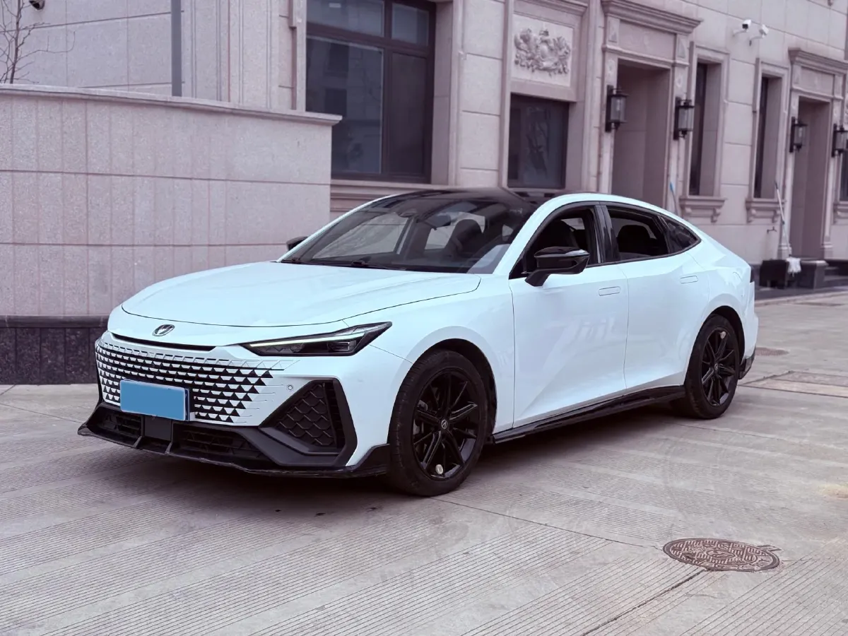 2023 ChangAn UNI-V 2.0T 233HP L4 8AT,autocango,china used car exporter,china ev exporter,chinese used car exporter,chinese used ev exporter