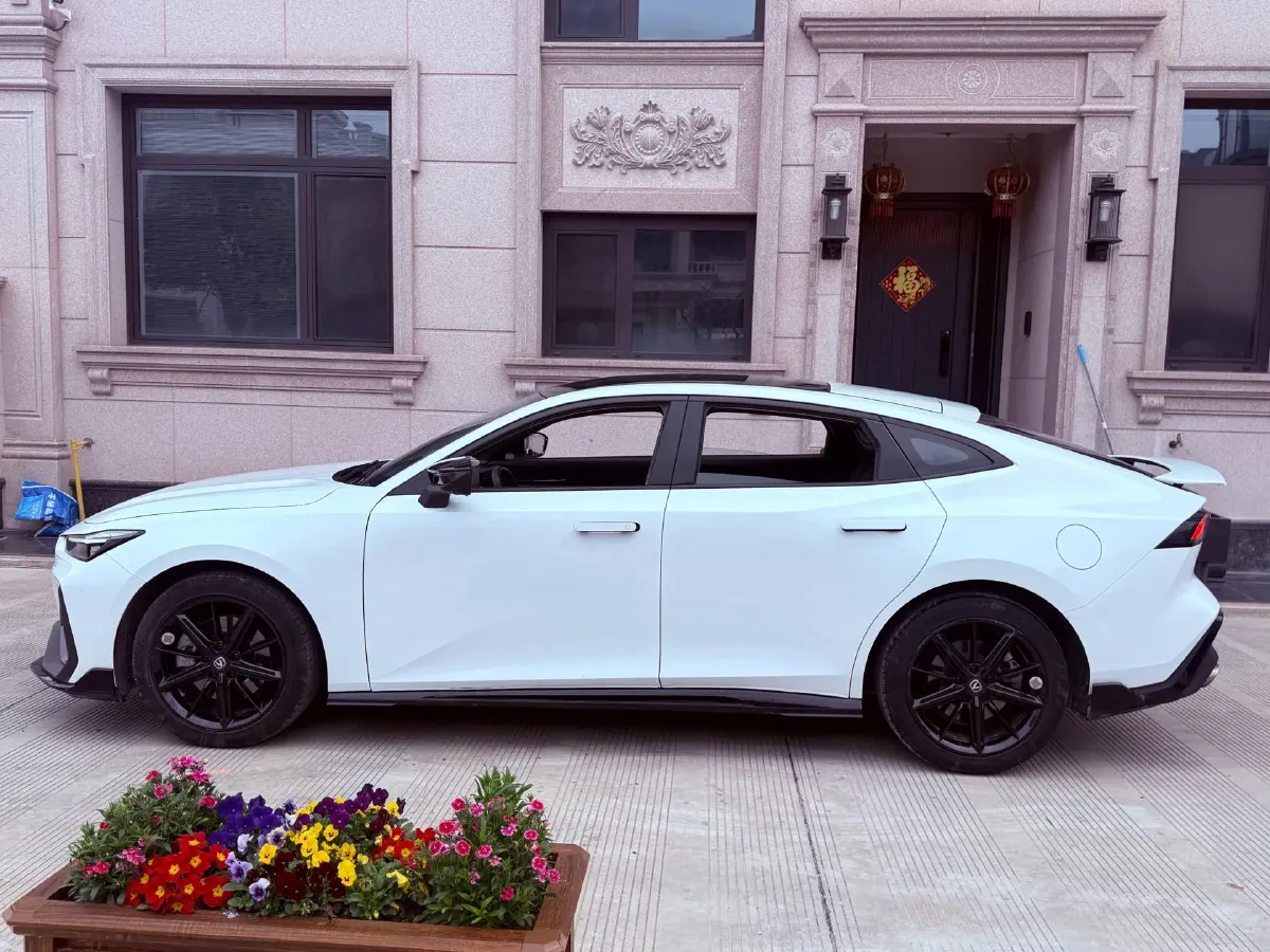 2023 ChangAn UNI-V 2.0T 233HP L4 8AT,autocango,china used car exporter,china ev exporter,chinese used car exporter,chinese used ev exporter