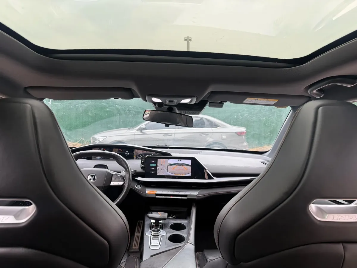 2023 ChangAn UNI-V 2.0T 233HP L4 8AT,autocango,china used car exporter,china ev exporter,chinese used car exporter,chinese used ev exporter