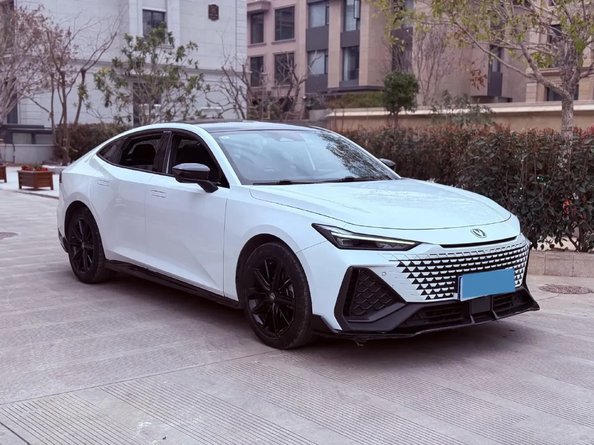 2023 ChangAn UNI-V 2.0T 233HP L4 8AT,autocango,china used car exporter,china ev exporter,chinese used car exporter,chinese used ev exporter