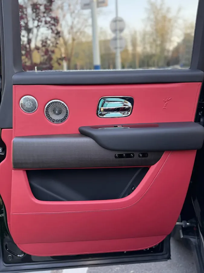 2018 Rolls-Royce Cullinan 6.7T 571HP V12 8AT,autocango,china used car exporter,china ev exporter,chinese used car exporter,chinese used ev exporter