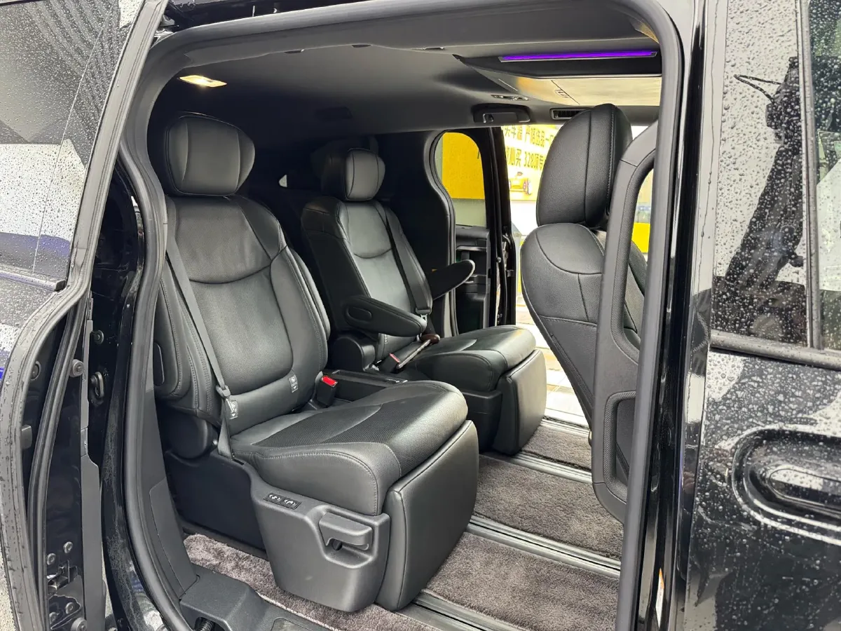 2023 Toyota Sienna 2.5L 189HP L4 E-CVT Hybrid,autocango,china used car exporter,china ev exporter,chinese used car exporter,chinese used ev exporter
