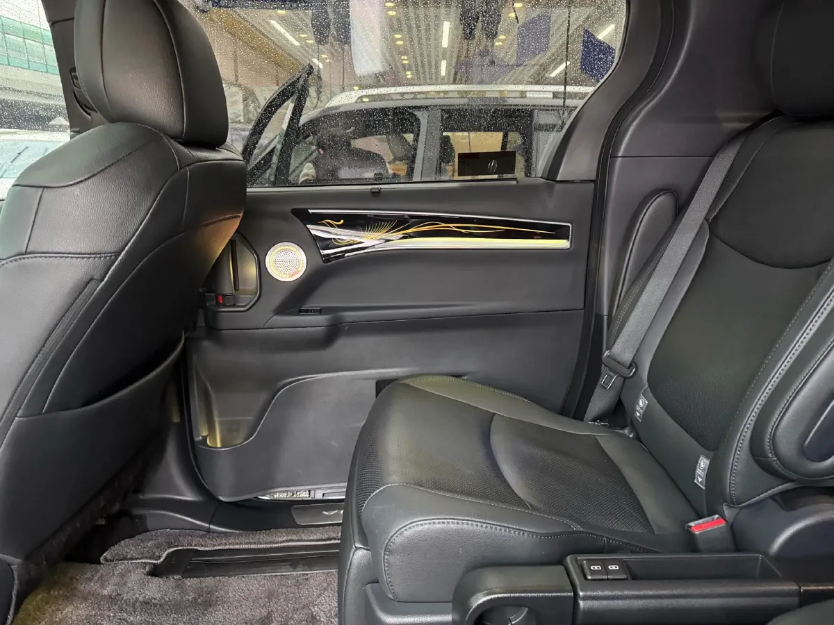 2023 Toyota Sienna 2.5L 189HP L4 E-CVT Hybrid,autocango,china used car exporter,china ev exporter,chinese used car exporter,chinese used ev exporter