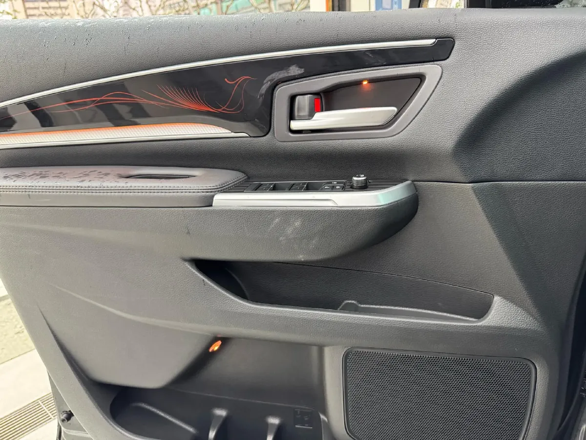 2023 Toyota Sienna 2.5L 189HP L4 E-CVT Hybrid,autocango,china used car exporter,china ev exporter,chinese used car exporter,chinese used ev exporter