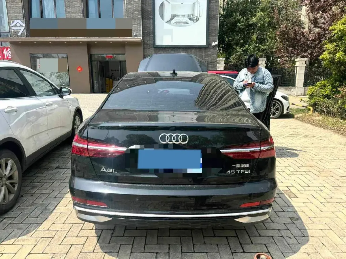 2023 Audi A6L 2.0T 245HP L4 7DCT,autocango,china used car exporter,china ev exporter,chinese used car exporter,chinese used ev exporter