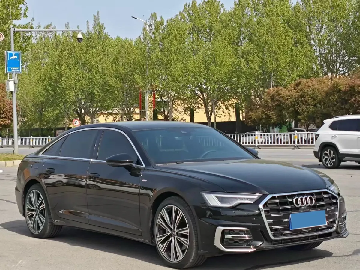 2025 Audi A6L 2.0T 245HP L4 7DCT,autocango,china used car exporter,china ev exporter,chinese used car exporter,chinese used ev exporter