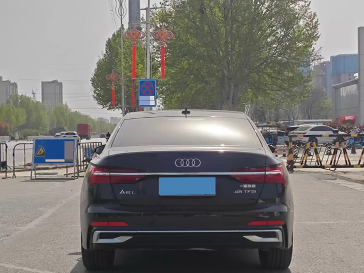 2025 Audi A6L 2.0T 245HP L4 7DCT,autocango,china used car exporter,china ev exporter,chinese used car exporter,chinese used ev exporter
