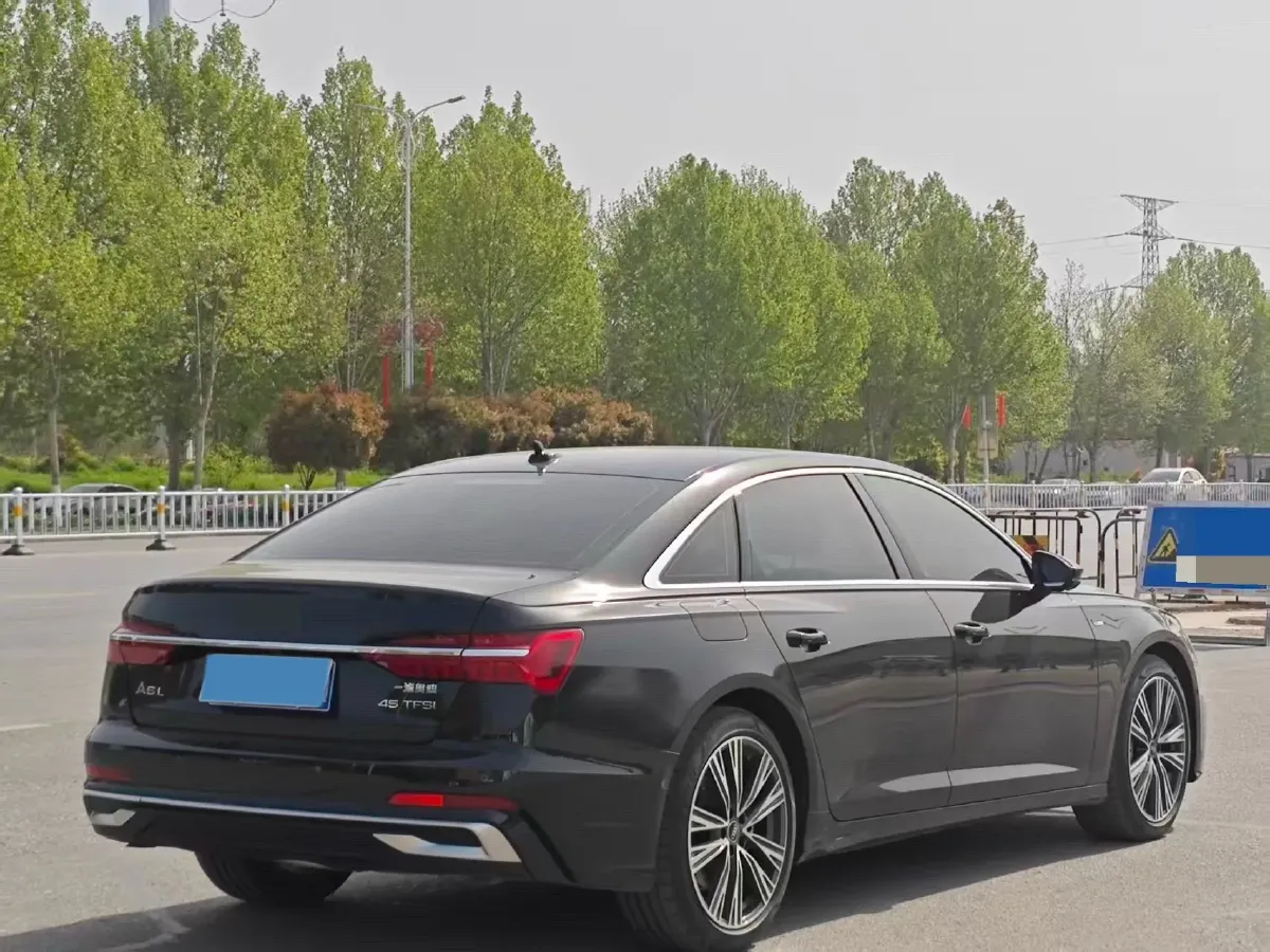 2025 Audi A6L 2.0T 245HP L4 7DCT,autocango,china used car exporter,china ev exporter,chinese used car exporter,chinese used ev exporter