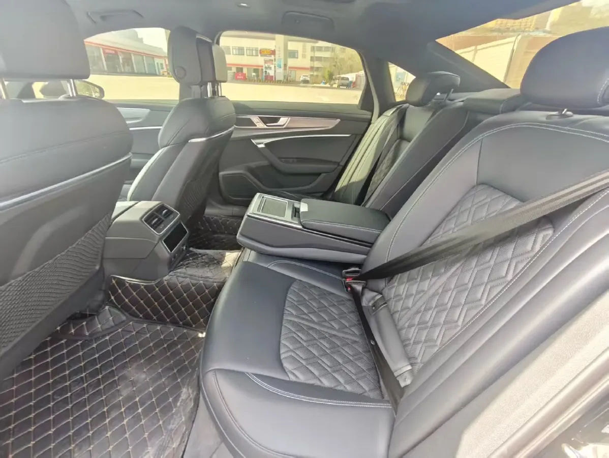 2025 Audi A6L 2.0T 245HP L4 7DCT,autocango,china used car exporter,china ev exporter,chinese used car exporter,chinese used ev exporter