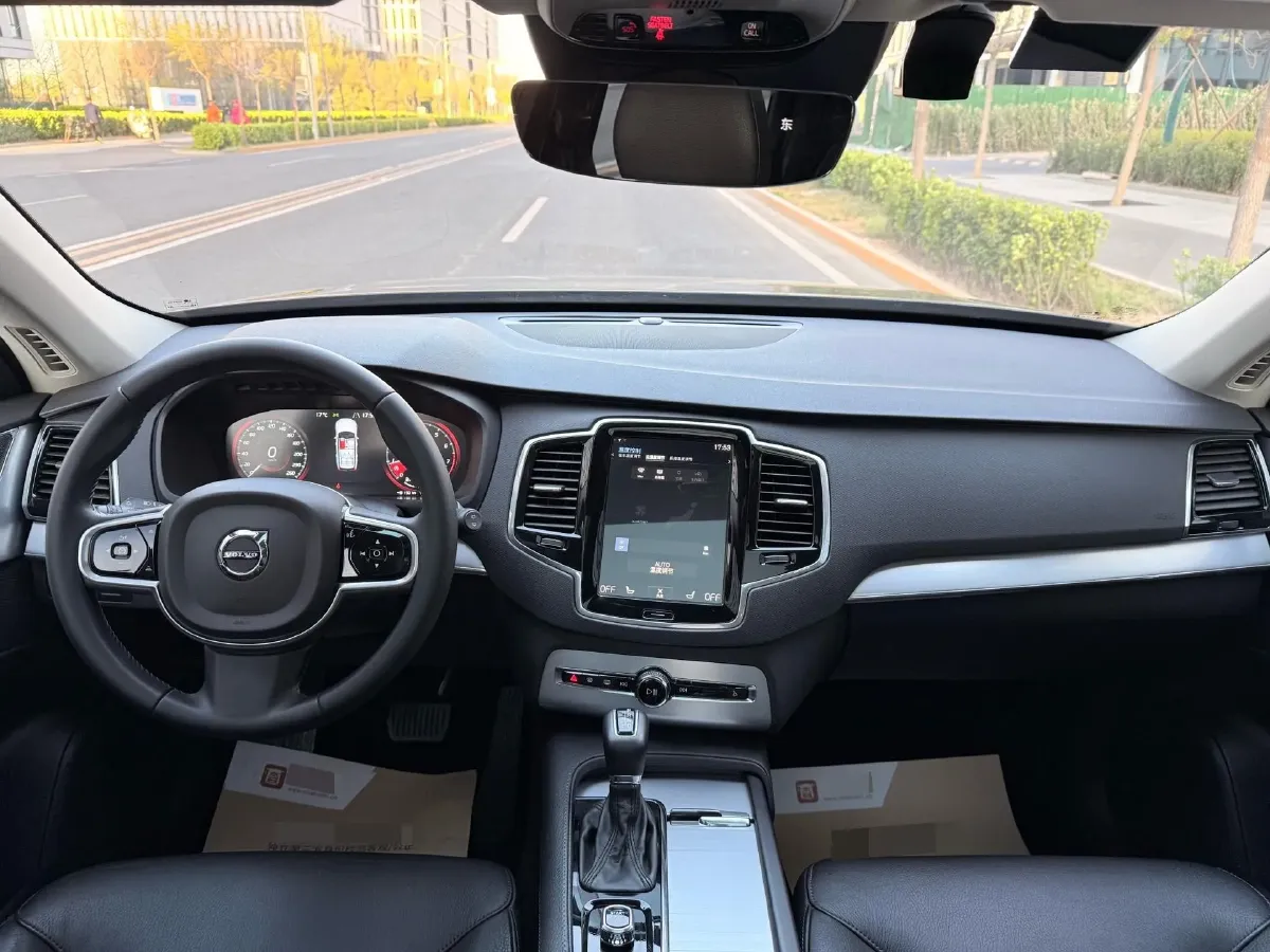 2018 Volvo XC90 2.0T 320HP L4 8AT,autocango,china used car exporter,china ev exporter,chinese used car exporter,chinese used ev exporter