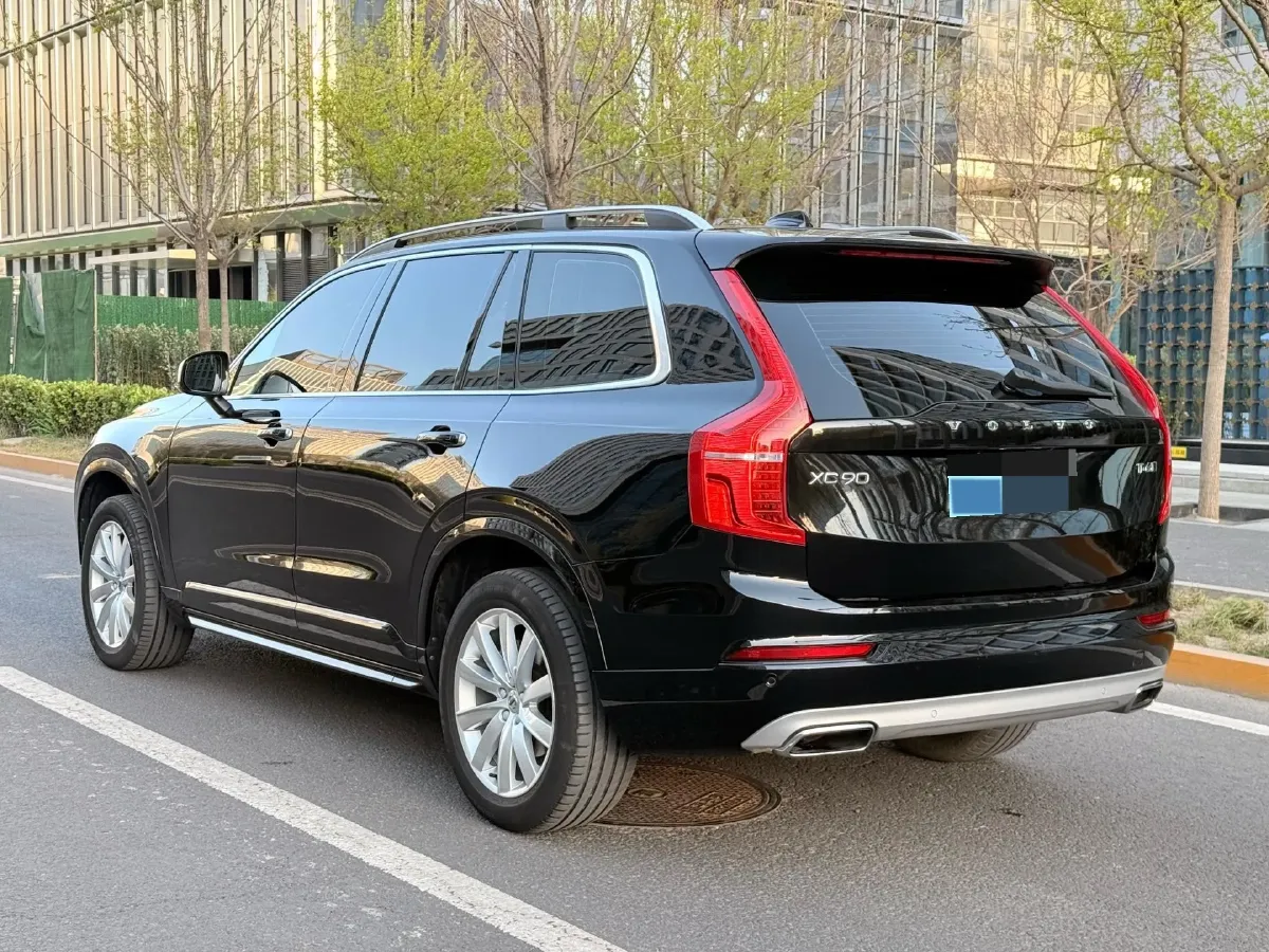 2018 Volvo XC90 2.0T 320HP L4 8AT,autocango,china used car exporter,china ev exporter,chinese used car exporter,chinese used ev exporter