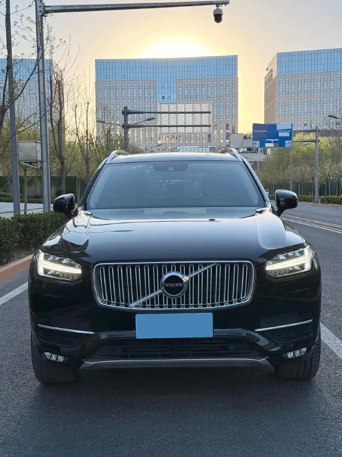 2018 Volvo XC90 2.0T 320HP L4 8AT,autocango,china used car exporter,china ev exporter,chinese used car exporter,chinese used ev exporter