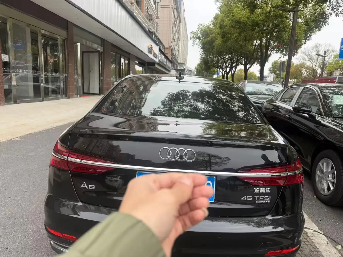 2019 Mercedes-Benz GLC Class 2.0T 245HP L4 9AT,autocango,china used car exporter,china ev exporter,chinese used car exporter,chinese used ev exporter