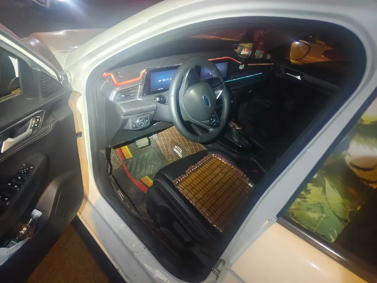 2021 Ford Escort 1.5L 122HP L3 6AT,autocango,china used car exporter,china ev exporter,chinese used car exporter,chinese used ev exporter