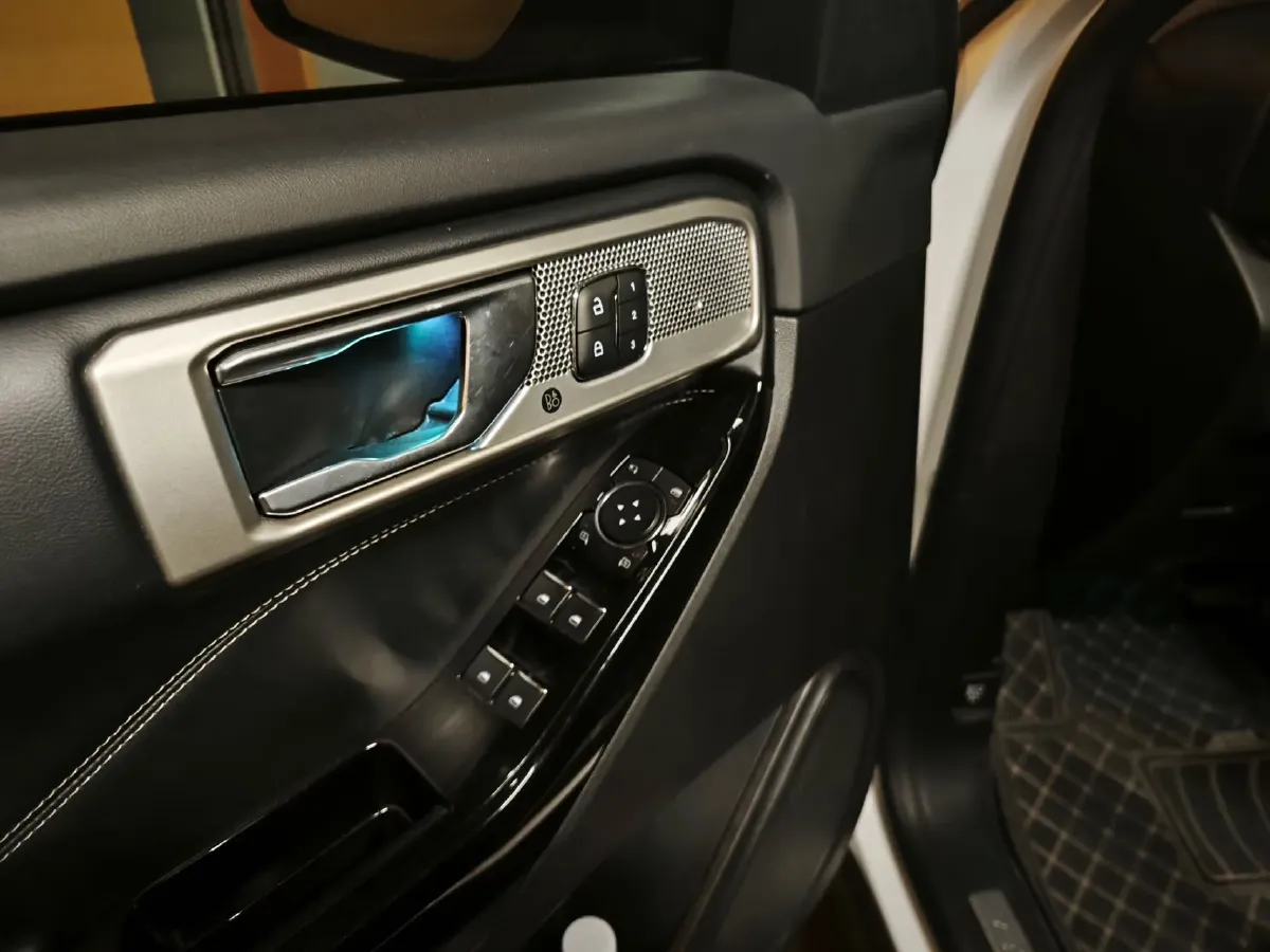 2020 Ford Explorer 2.3T 276HP L4 10AT,autocango,china used car exporter,china ev exporter,chinese used car exporter,chinese used ev exporter