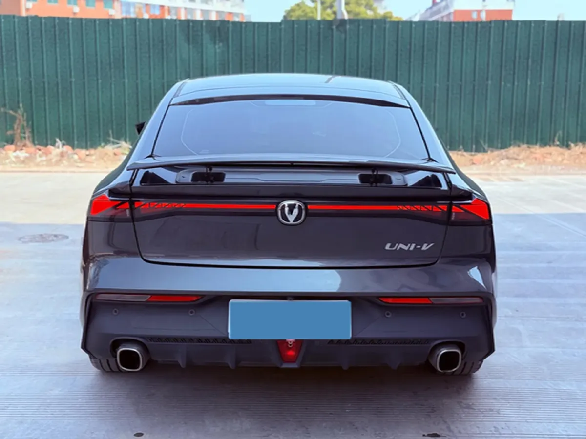 2022 ChangAn UNI-V 1.5T 188HP L4 7DCT,autocango,china used car exporter,china ev exporter,chinese used car exporter,chinese used ev exporter