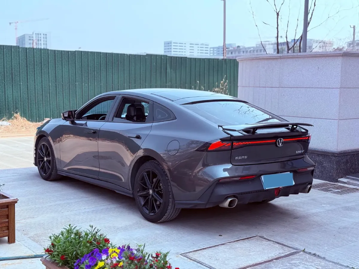 2022 ChangAn UNI-V 1.5T 188HP L4 7DCT,autocango,china used car exporter,china ev exporter,chinese used car exporter,chinese used ev exporter