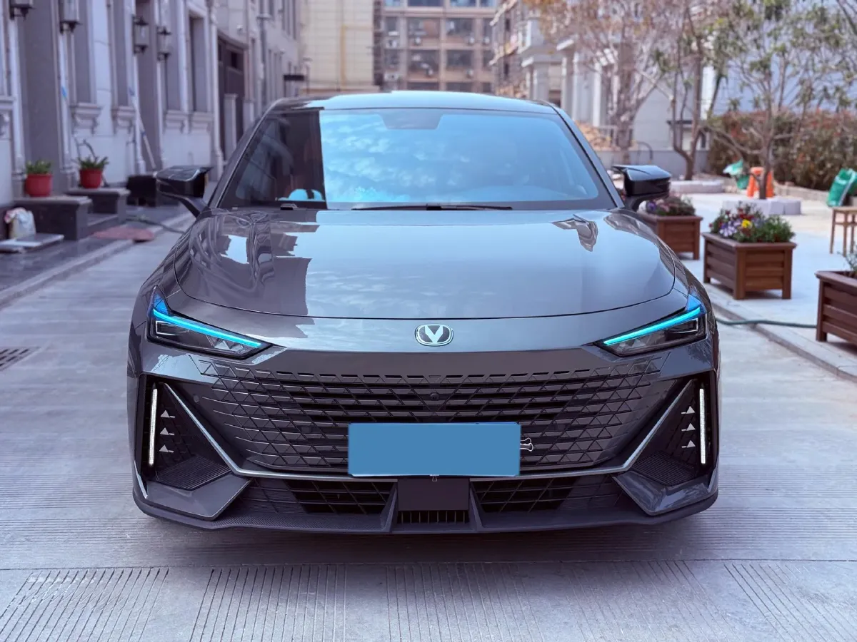 2022 ChangAn UNI-V 1.5T 188HP L4 7DCT,autocango,china used car exporter,china ev exporter,chinese used car exporter,chinese used ev exporter