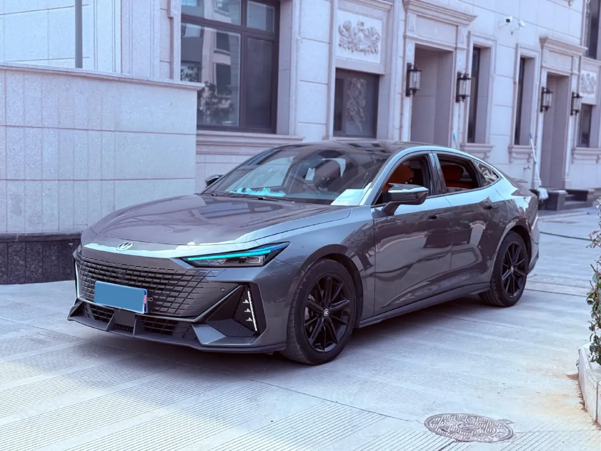 2022 ChangAn UNI-V 1.5T 188HP L4 7DCT,autocango,china used car exporter,china ev exporter,chinese used car exporter,chinese used ev exporter