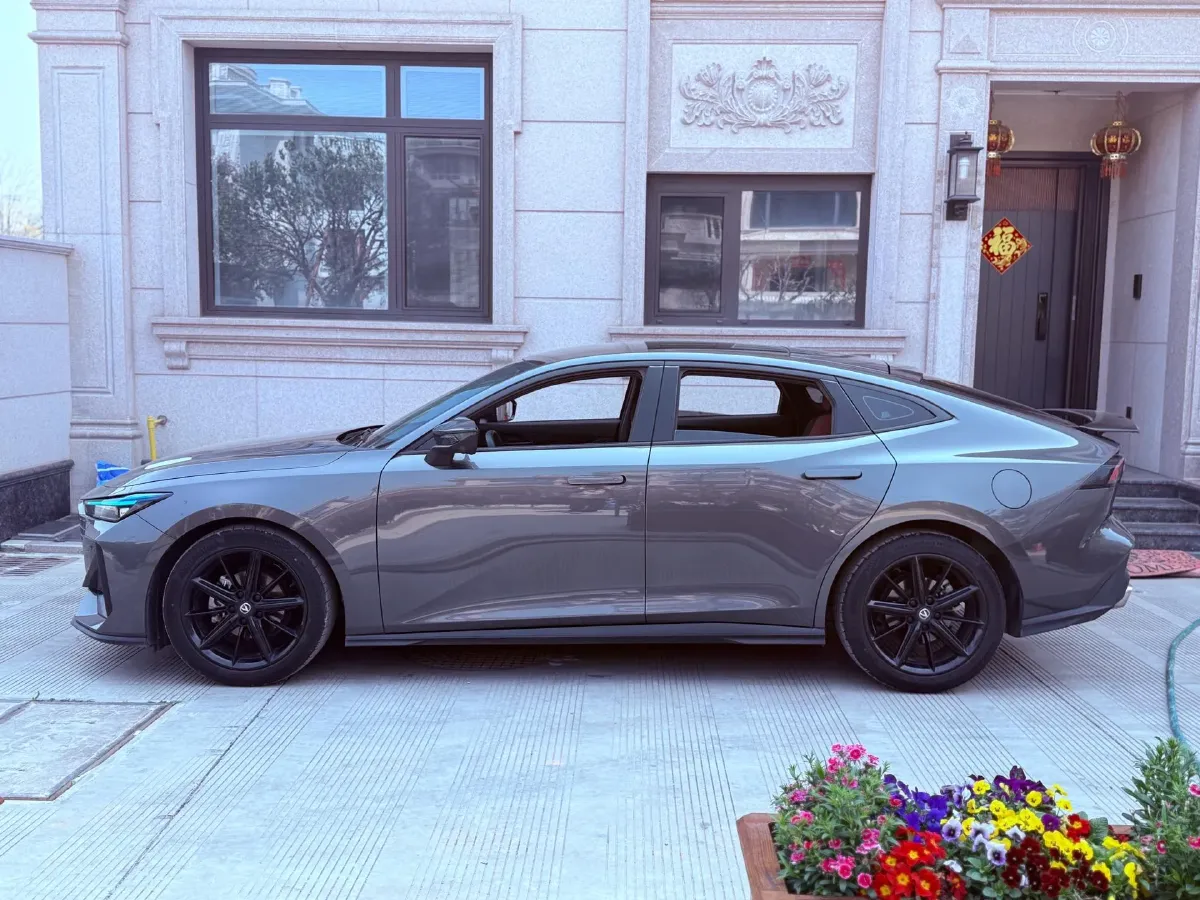 2022 ChangAn UNI-V 1.5T 188HP L4 7DCT,autocango,china used car exporter,china ev exporter,chinese used car exporter,chinese used ev exporter