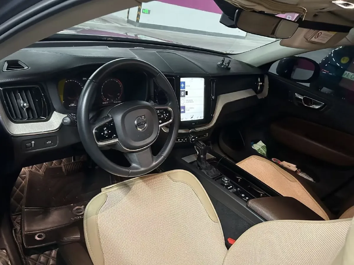 2020 Volvo XC60 2.0T 254HP L4 8AT,autocango,china used car exporter,china ev exporter,chinese used car exporter,chinese used ev exporter