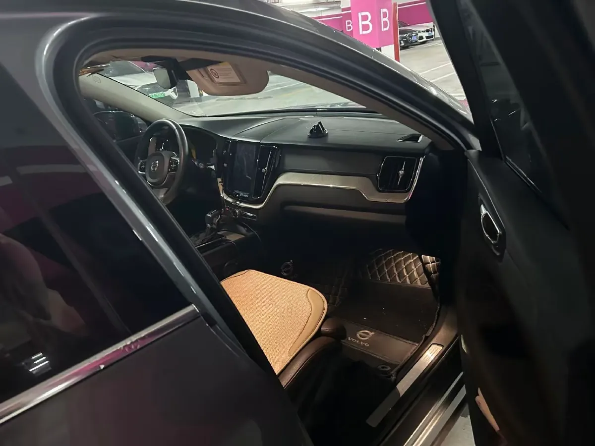 2020 Volvo XC60 2.0T 254HP L4 8AT,autocango,china used car exporter,china ev exporter,chinese used car exporter,chinese used ev exporter