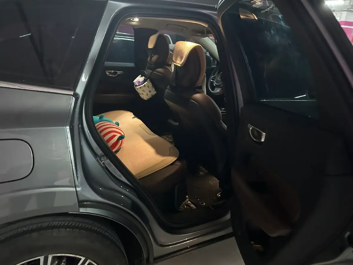 2020 Volvo XC60 2.0T 254HP L4 8AT,autocango,china used car exporter,china ev exporter,chinese used car exporter,chinese used ev exporter