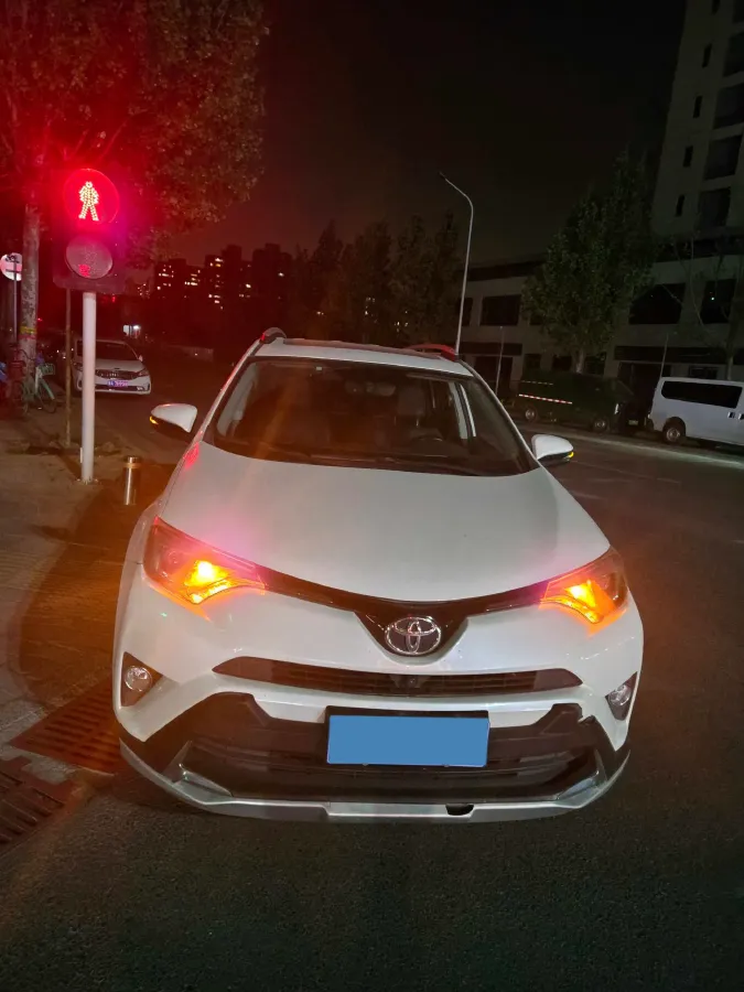 2016 Mitsubishi Outlander 2.0L 150HP L4 CVT,autocango,china used car exporter,china ev exporter,chinese used car exporter,chinese used ev exporter