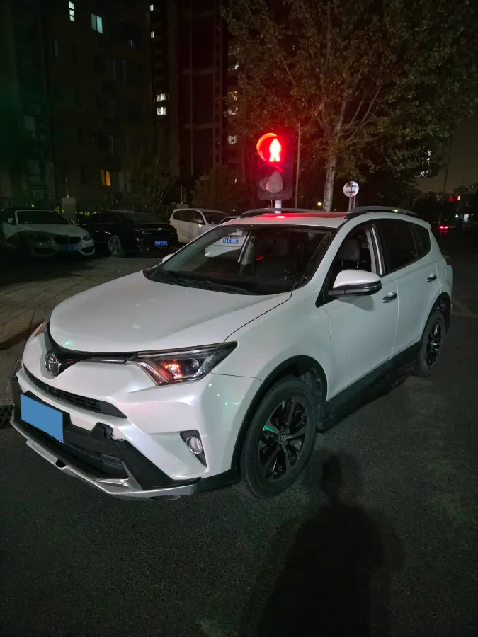 2016 Mitsubishi Outlander 2.0L 150HP L4 CVT,autocango,china used car exporter,china ev exporter,chinese used car exporter,chinese used ev exporter