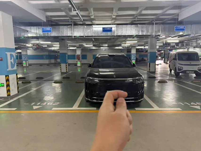 2025 AITO AITO M8 REEV 160HP REEV 53.4KWH,autocango,china used car exporter,china ev exporter,chinese used car exporter,chinese used ev exporter