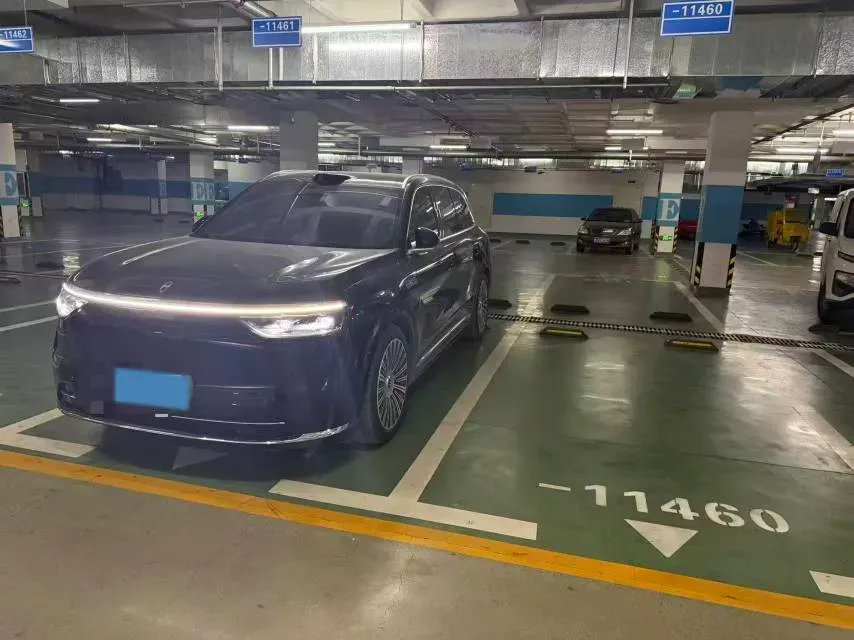2025 AITO AITO M8 REEV 160HP REEV 53.4KWH,autocango,china used car exporter,china ev exporter,chinese used car exporter,chinese used ev exporter