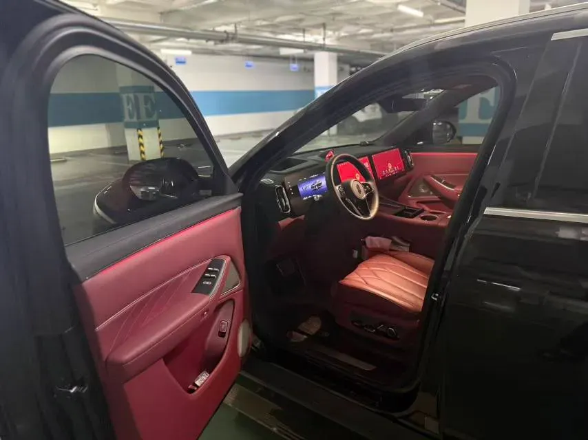 2025 AITO AITO M8 REEV 160HP REEV 53.4KWH,autocango,china used car exporter,china ev exporter,chinese used car exporter,chinese used ev exporter