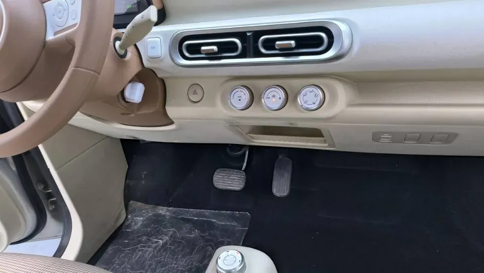 2024 WuLing HongGuang MINI EV BEV 17.3KWH,autocango,china used car exporter,china ev exporter,chinese used car exporter,chinese used ev exporter