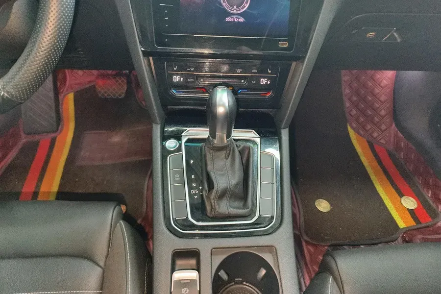 2020 Volkswagen Magotan 2.0T 186HP L4 7DCT,autocango,china used car exporter,china ev exporter,chinese used car exporter,chinese used ev exporter