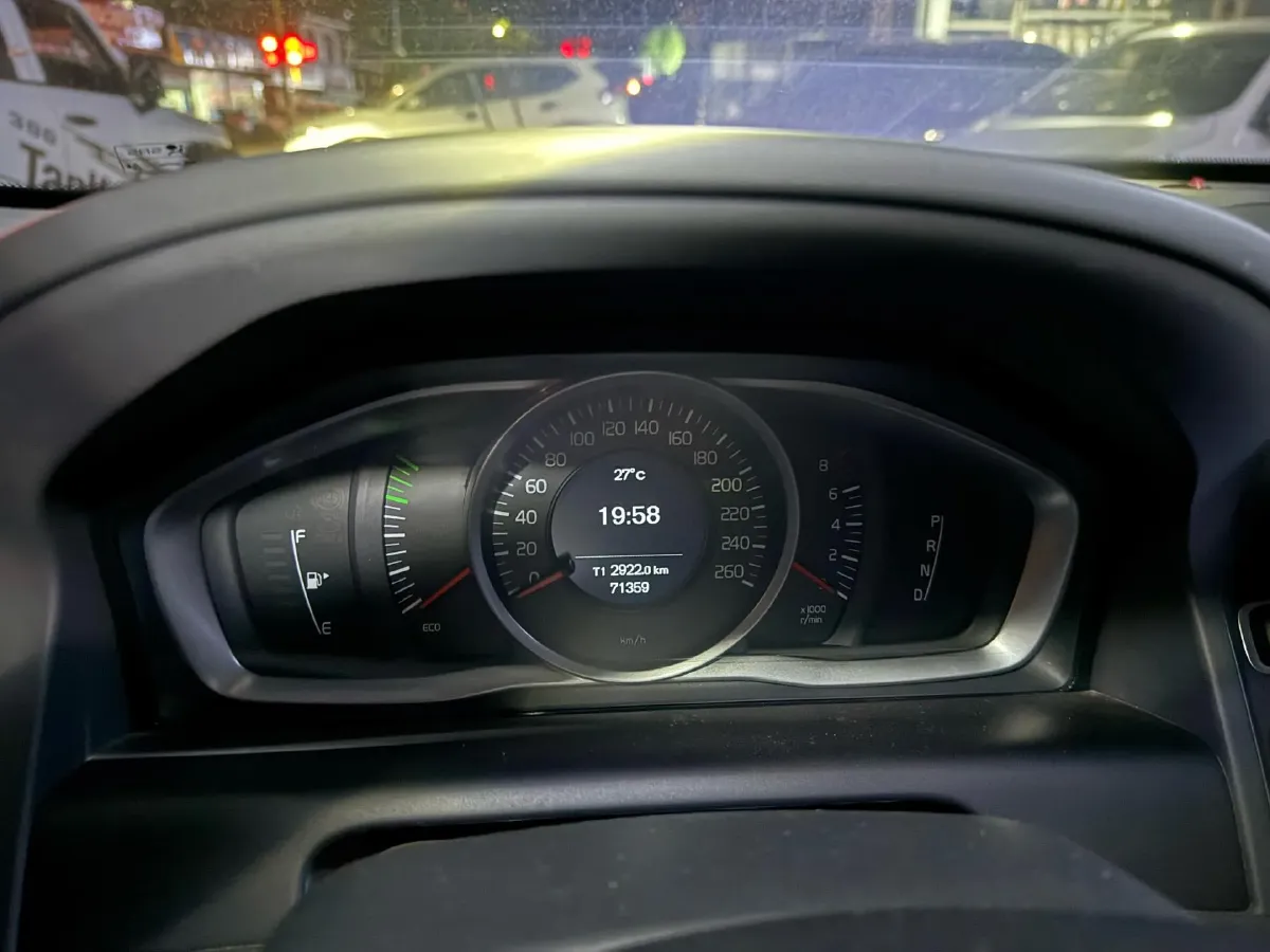 2017 Volvo XC60 2.0T 245HP L4 8AT,autocango,china used car exporter,china ev exporter,chinese used car exporter,chinese used ev exporter