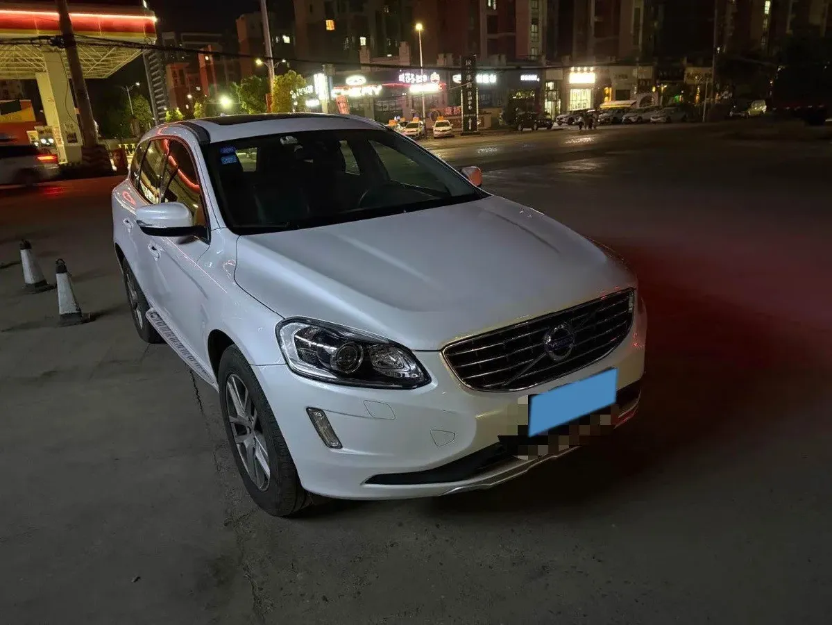 2017 Volvo XC60 2.0T 245HP L4 8AT,autocango,china used car exporter,china ev exporter,chinese used car exporter,chinese used ev exporter