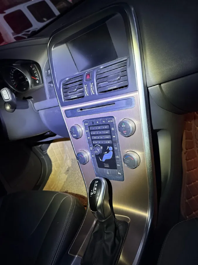 2017 Volvo XC60 2.0T 245HP L4 8AT,autocango,china used car exporter,china ev exporter,chinese used car exporter,chinese used ev exporter