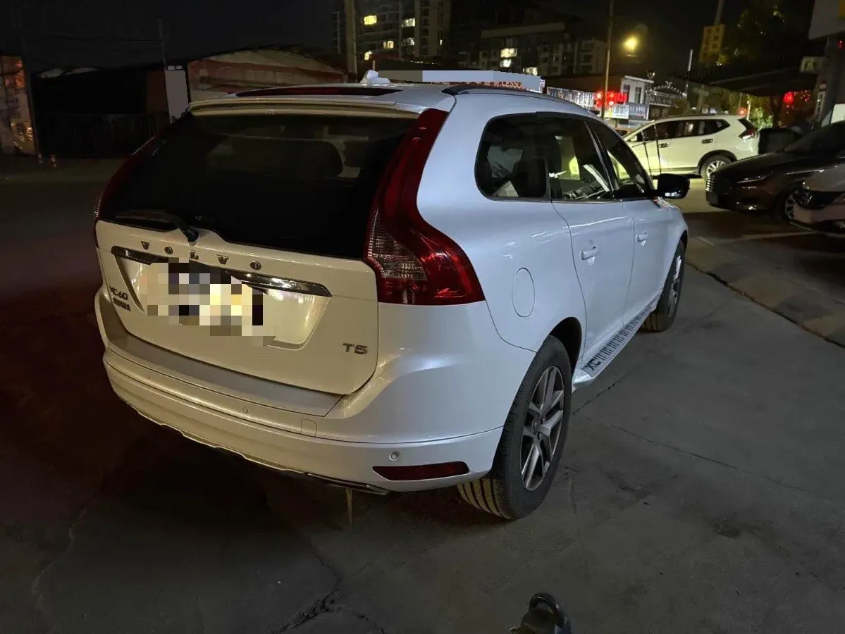 2017 Volvo XC60 2.0T 245HP L4 8AT,autocango,china used car exporter,china ev exporter,chinese used car exporter,chinese used ev exporter