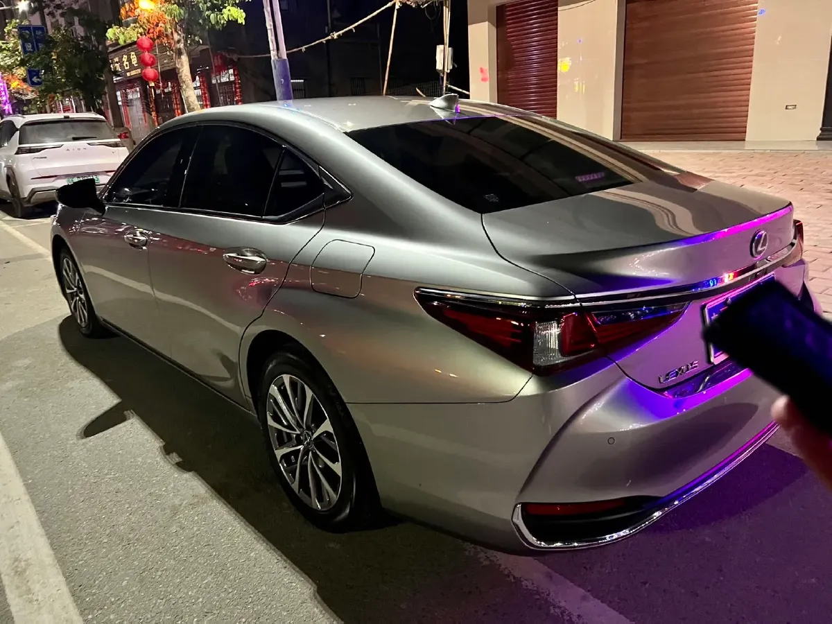 2023 Lexus ES 2.0L 173HP L4 CVT,autocango,china used car exporter,china ev exporter,chinese used car exporter,chinese used ev exporter